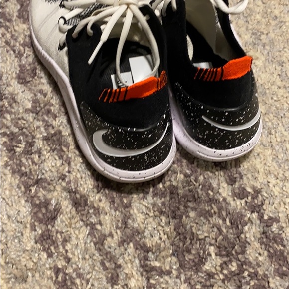 Women’s Nike - Picture 2 of 3